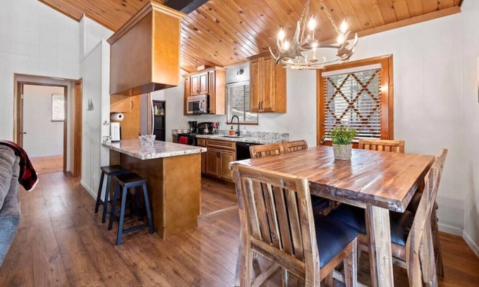 Mi-Wuk Village Cabin | La Patagonia · Renovated Peaceful Baby-proof Cabin w/ free Wi-Fi