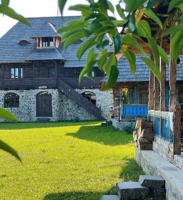 Ocna Sugatag House | La Patru Daci