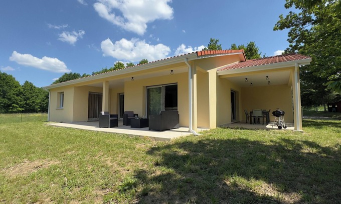 Feytiat House | La Pause Limousine | Garden & Terrace | Near Limoges | Wifi | Children's games