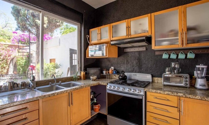 Lafayette House | La Paz & Love Hostel | Private Room l Pet Friendly