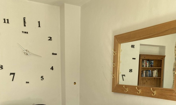 Pre-en-Pail House | La Petite Maison - self catering