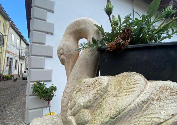 Montefalcone di Val Fortore Apartment | La Perla Del Borgo