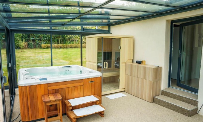 La Selle-en-Cogles Bed & Breakfast | La Perle Rare - spa