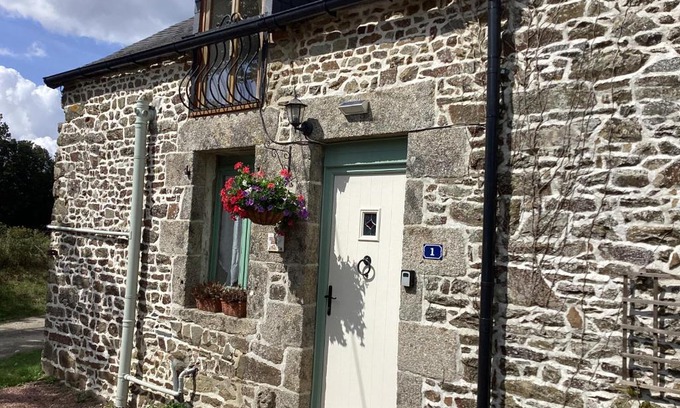 Javron les Chapelles House | La Petite Fleur