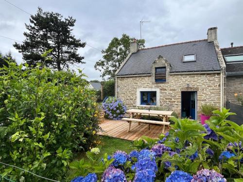 Camors House | La petite maison bleue