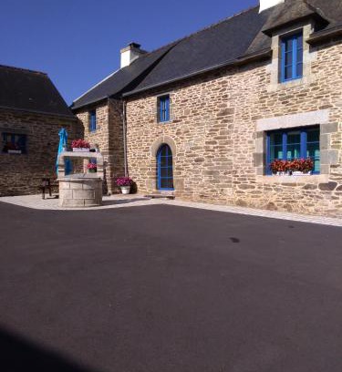 Loperec House | La petite maison bleue