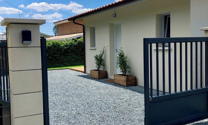 Le Porge Villa | La Petite Molinie. Close to the ocean, pets welcome!