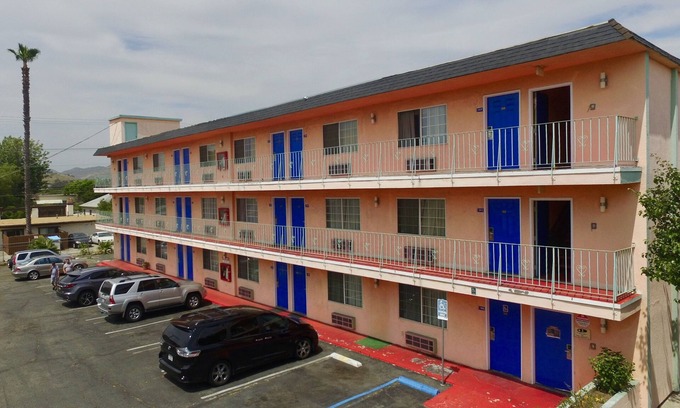 College East Hotel | La Petite Rouge Motel