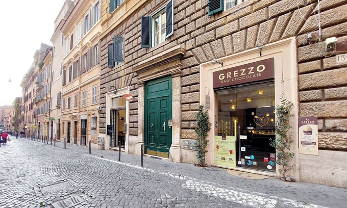 Tiberio House | La Petite Urbana Apartment
