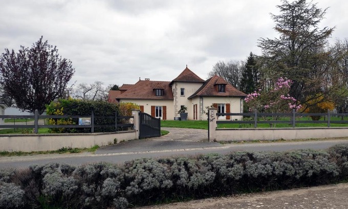 Saint-Sulpice-les-Feuilles Bed & Breakfast | La Peyrova