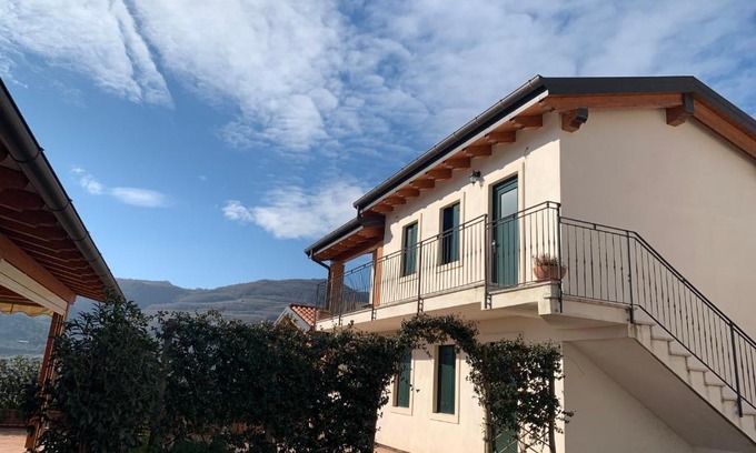 San Giovanni Ilarione House | La Pietra Nera
