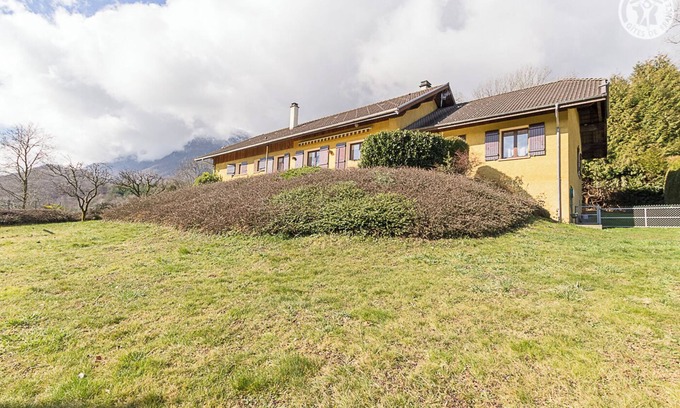 Clery House | LA PLANTAZ - CLERY - Gîte