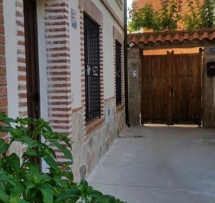 Navaluenga House | La plazuela Navaluenga