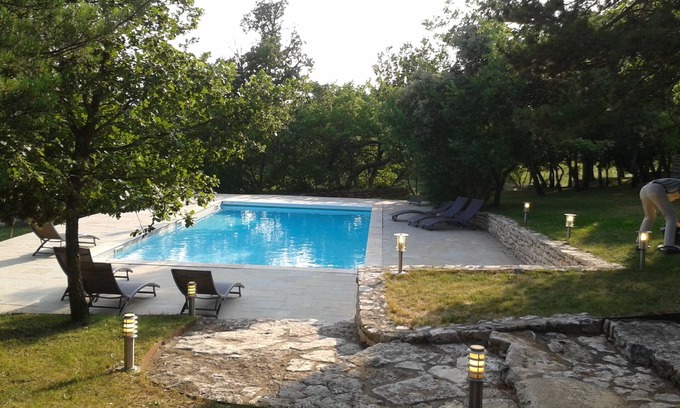Reillanne House | La Poncette, Provencal mas with large garden and private pool in the Luberon.