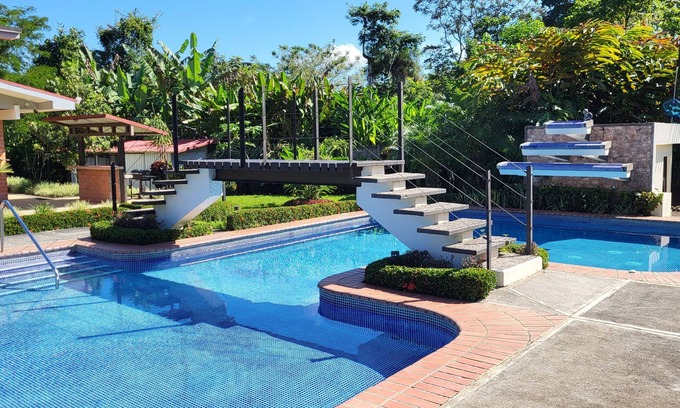 Boca Arenal House | La Poza farm, A Garden Retreat