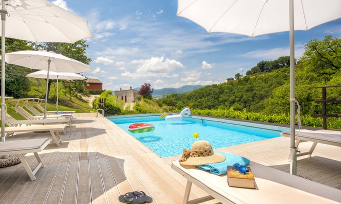 Fabriano Apartment | La Quercia d'oro - "Borgo Canapegna" private pool near Frasassi Caves
