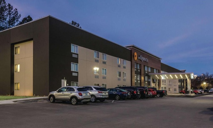 Lindridge-Martin Manor Hotel | La Quinta by Wyndham Atlanta Midtown - Buckhead