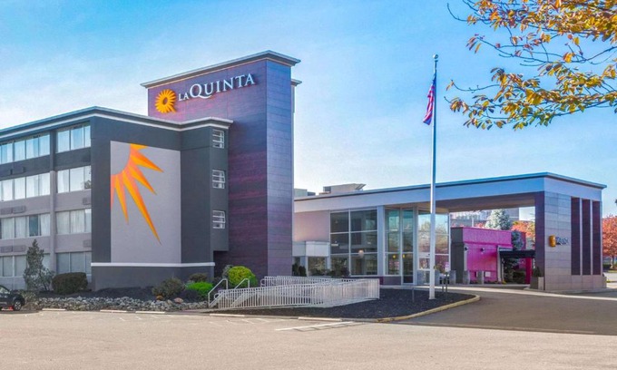 Clifton Hotel | La Quinta by Wyndham Clifton/Rutherford
