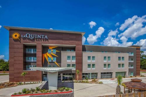 Channelview Hotel | La Quinta by Wyndham Houston East at Sheldon Rd