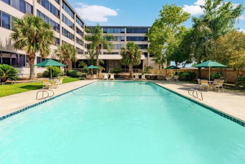 Kenner - Louis Armstrong International Airport Hotel | La Quinta by Wyndham New Orleans Airport