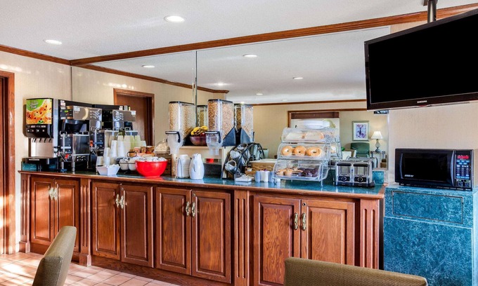 Southgate Hotel | La Quinta Inn by Wyndham Detroit Southgate