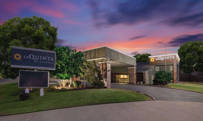 El Dorado Hotel | La Quinta Inn by Wyndham El Dorado