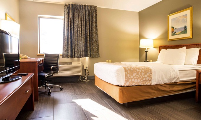 Oak Creek Hotel | La Quinta Inn by Wyndham Milwaukee Airport/Oak Creek