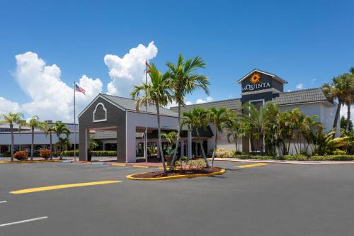 Cocoa Beach Hotel | La Quinta Inn by Wyndham Cocoa Beach-Port Canaveral