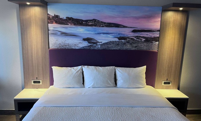 Costa Mesa Hotel | La Quinta Inn by Wyndham Costa Mesa/Newport Beach