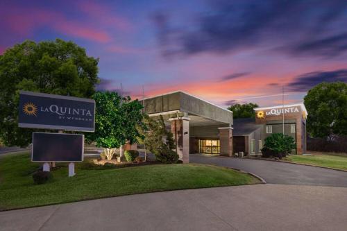 El Dorado Hotel | La Quinta Inn by Wyndham El Dorado