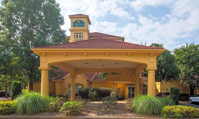 Charlotte Hotel | La Quinta Inn & Suites by Wyndham Charlotte Airport South