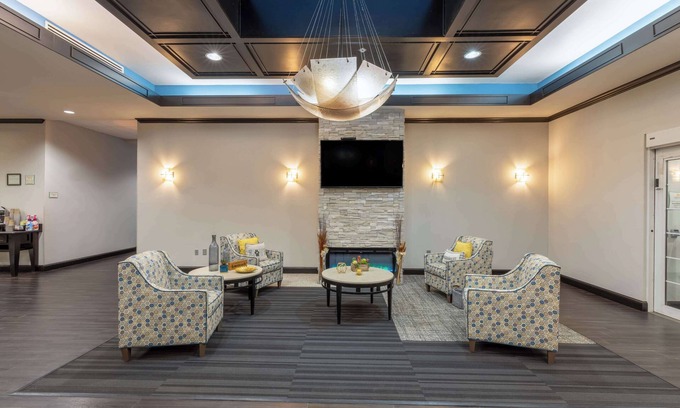 Mount Pleasant Hotel | La Quinta Inn & Suites by Wyndham Mt. Pleasant