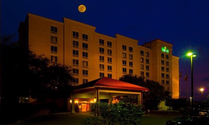 Medical Center District Hotel | La Quinta Inn & Suites by Wyndham San Antonio Medical Ctr NW