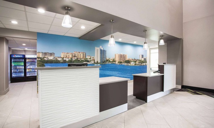 Clearwater Hotel | La Quinta Inn & Suites by Wyndham Clearwater South