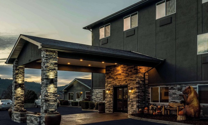 Grants Pass Hotel | La Quinta Inn & Suites by Wyndham Grants Pass