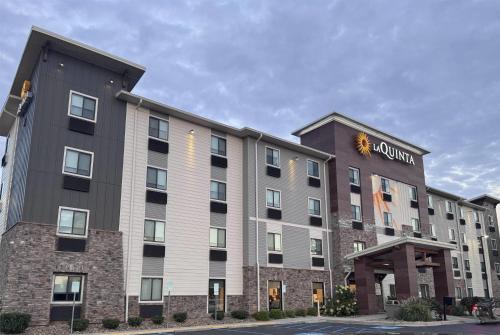 Greenville - Spartanburg Hotel | La Quinta Inn & Suites by Wyndham Greenville Woodruff Rd