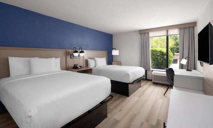 Carolina Forest Hotel | La Quinta Inn & Suites by Wyndham Myrtle Beach