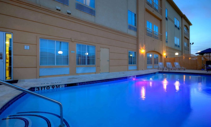 New Caney Hotel | La Quinta Inn & Suites by Wyndham Houston New Caney