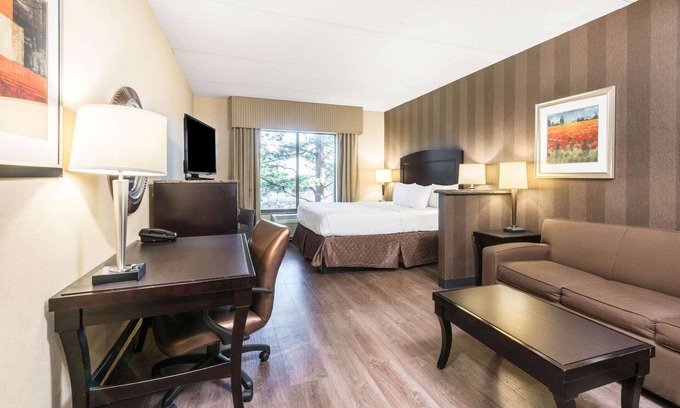 Edgewood Hotel | La Quinta Inn & Suites by Wyndham Bel Air/I-95 Exit 77A