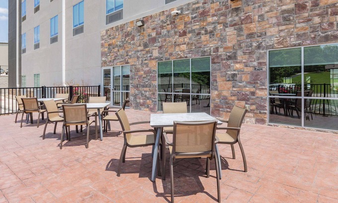 Jackson Hotel | La Quinta Inn & Suites by Wyndham Jackson/Cape Girardeau
