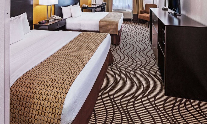 Pasadena Hotel | La Quinta Inn & Suites by Wyndham Pasadena