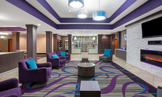 Pasadena Hotel | La Quinta Inn & Suites by Wyndham Pasadena North