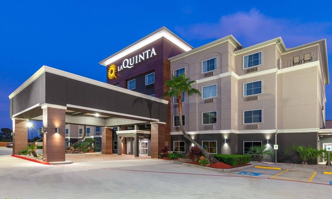 Northeast Houston Hotel | La Quinta Inn & Suites by Wyndham Houston Channelview