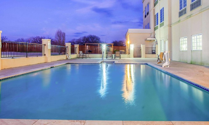 Luling Hotel | La Quinta Inn & Suites by Wyndham Luling