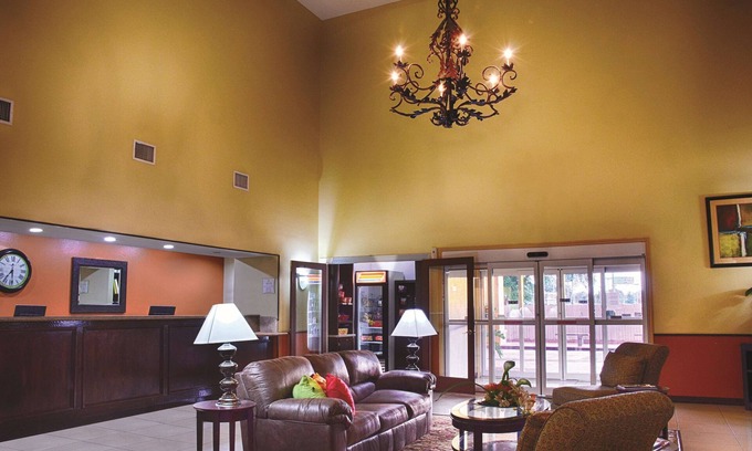 Alice Hotel | La Quinta Inn & Suites by Wyndham Alice