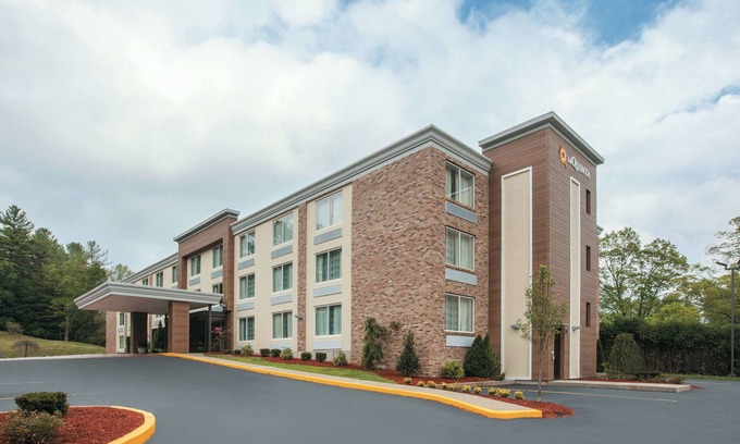 Fiskdale Hotel | La Quinta Inn & Suites by Wyndham Sturbridge