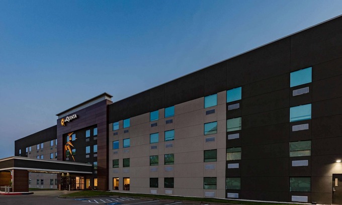 Sharpstown Hotel | La Quinta Inn & Suites by Wyndham Houston Southwest
