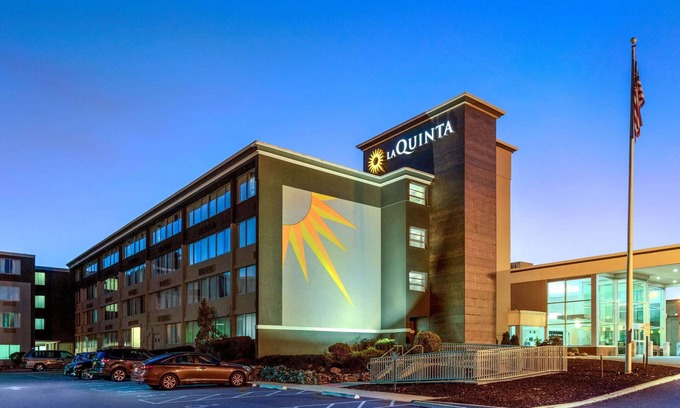 Clifton Hotel | La Quinta Inn & Suites by Wyndham Clifton/Rutherford