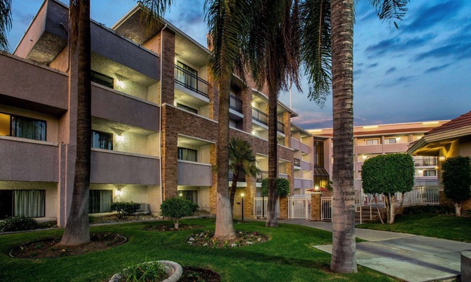 Pomona Hotel | La Quinta Inn & Suites by Wyndham Pomona
