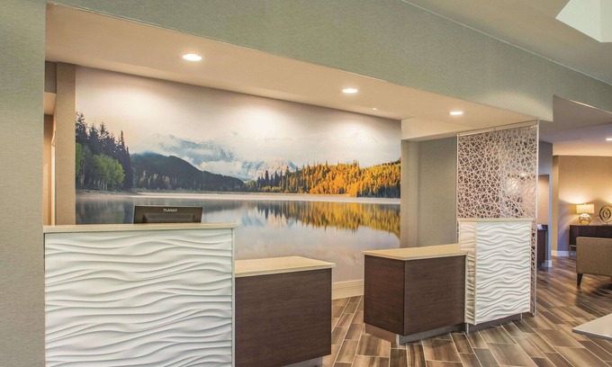 Sunset Heights Hotel | La Quinta Inn & Suites by Wyndham Orem University Pwy/Provo